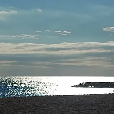 Stunning At Beach דירה